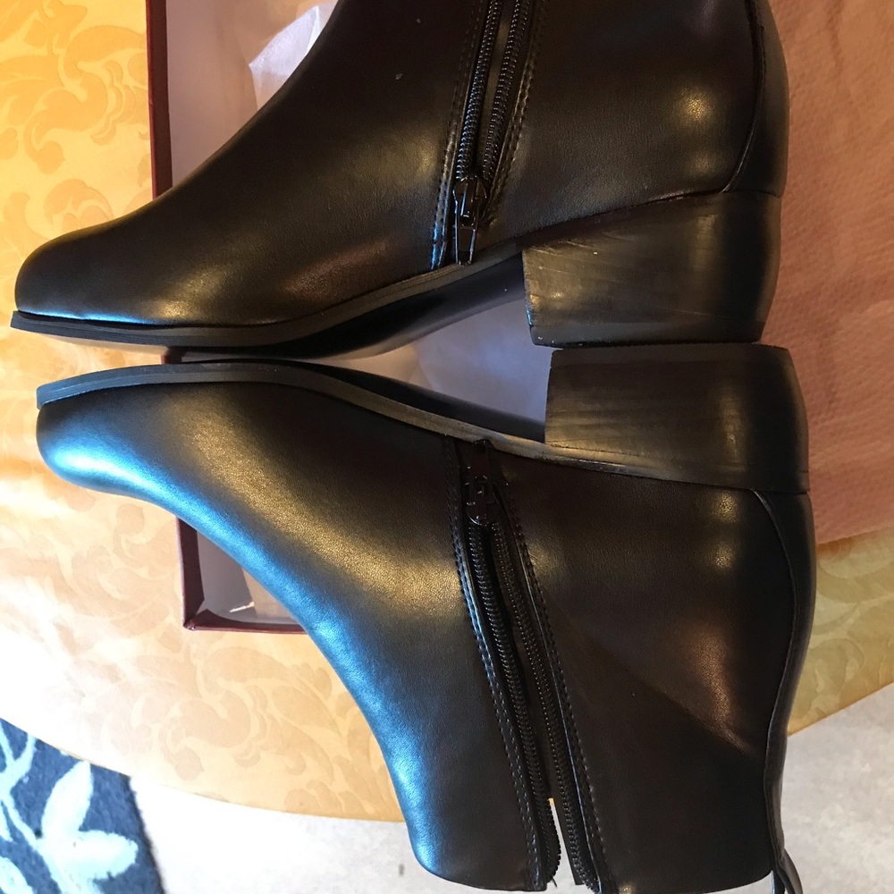 Black leather ankle boots 11 Medium